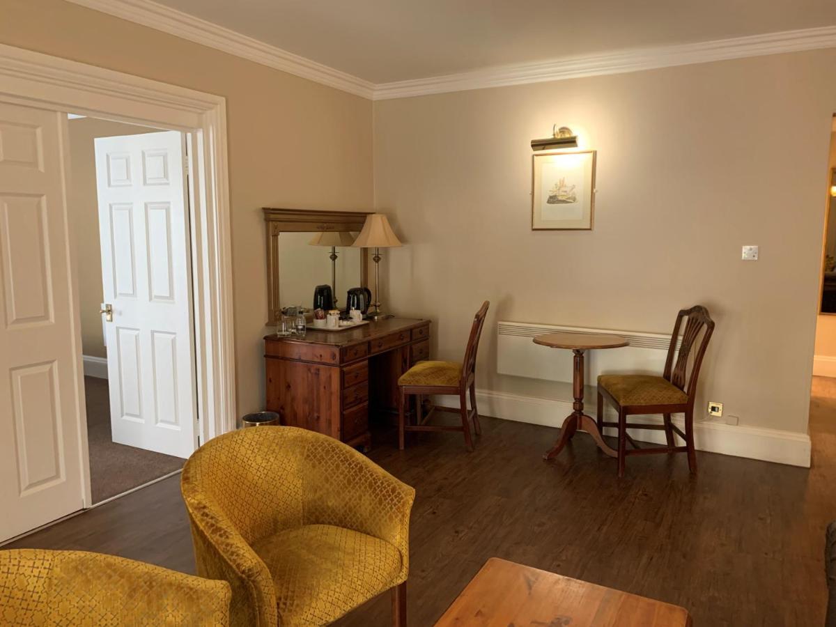New House Country Hotel Cardiff Extérieur photo