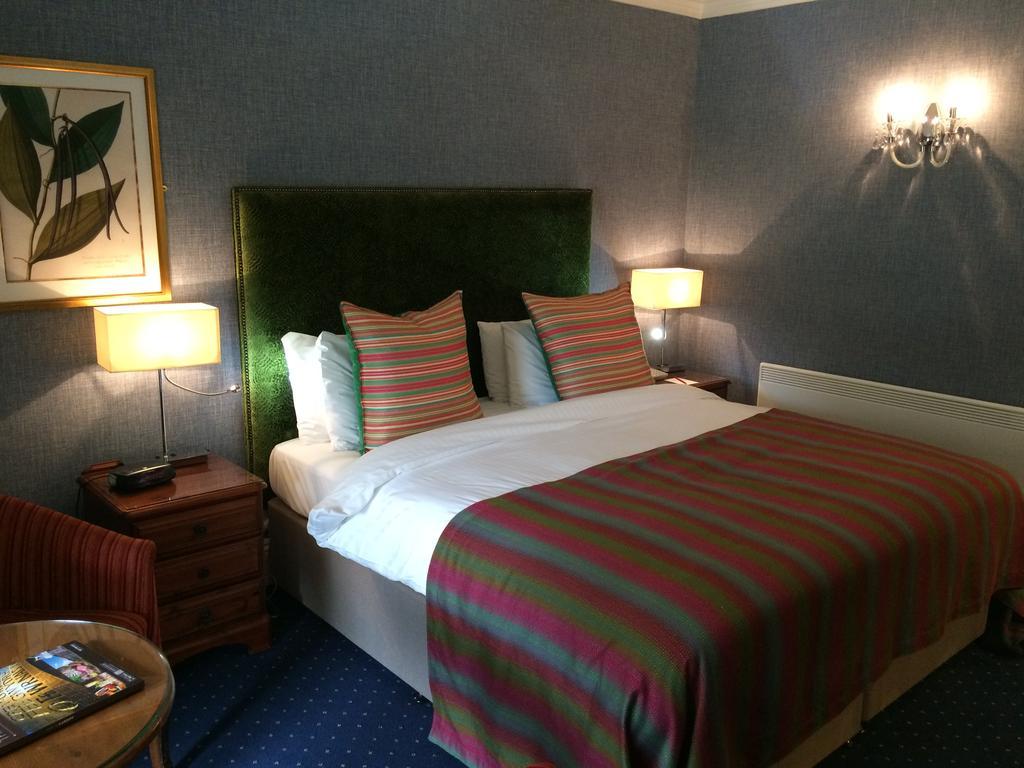 New House Country Hotel Cardiff Extérieur photo